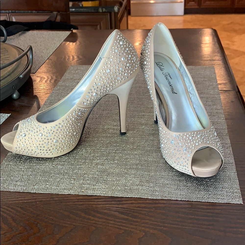 Heels - Picture 2 of 3